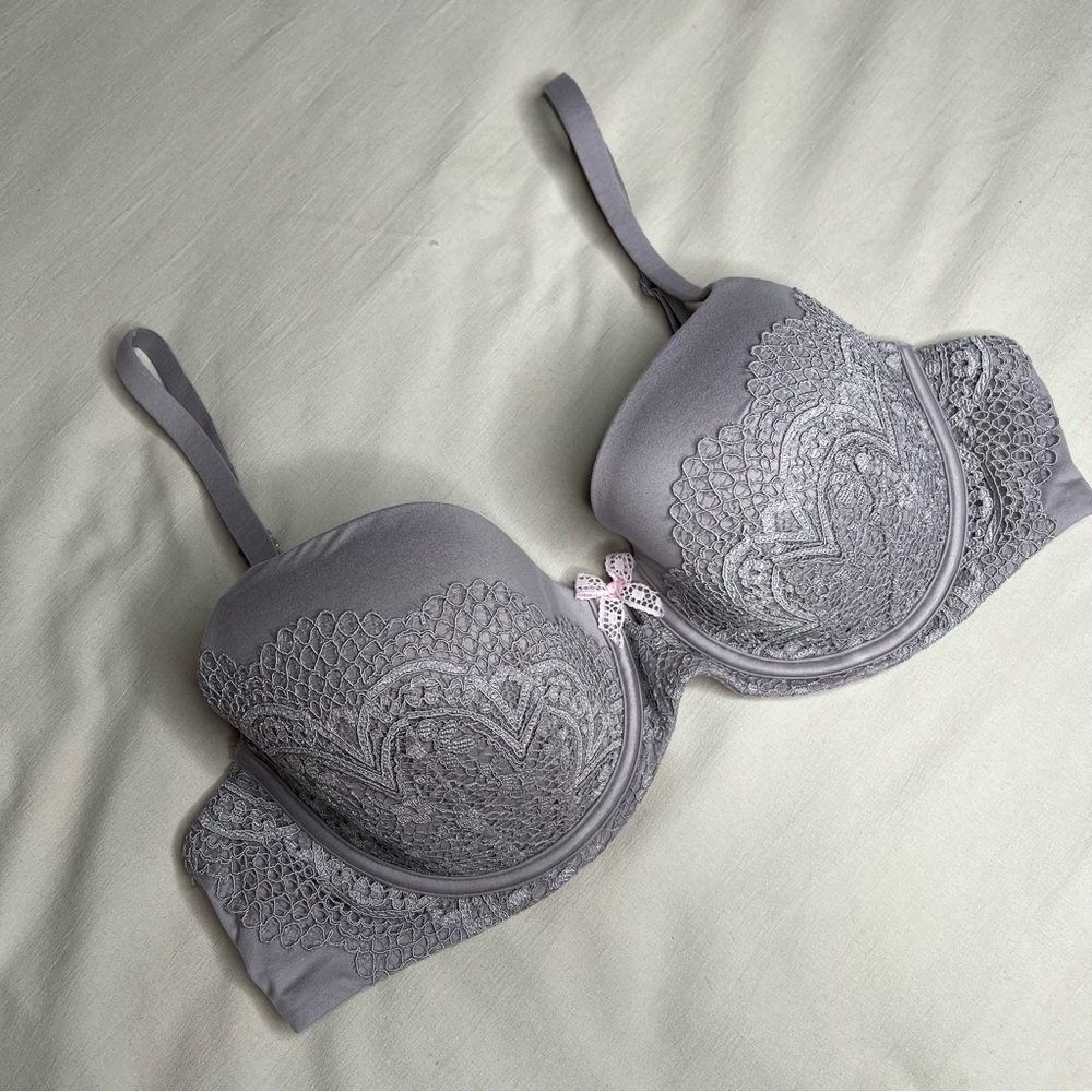 ✨Never Worn✨Victoria's Secret: Body by Victoria Lined Demi Bra